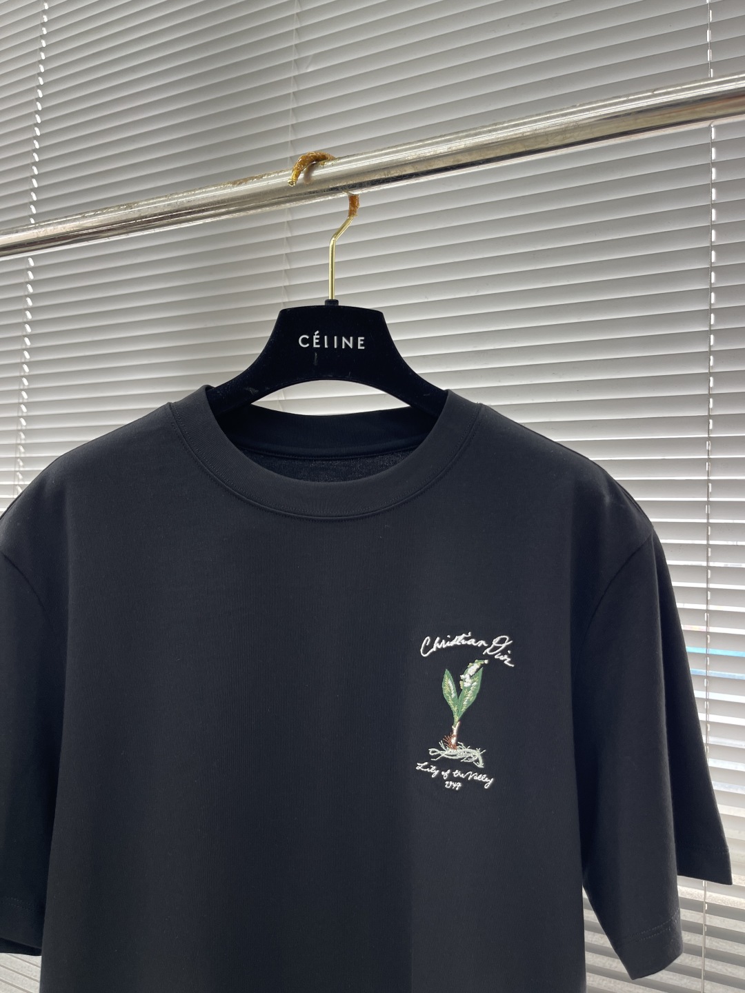 Dior 25SS Round Neck T-Shirt - Embroidered Detail, Soft Cotton, and Modern Fit 2 cmp i1746698951731 2442 0 6