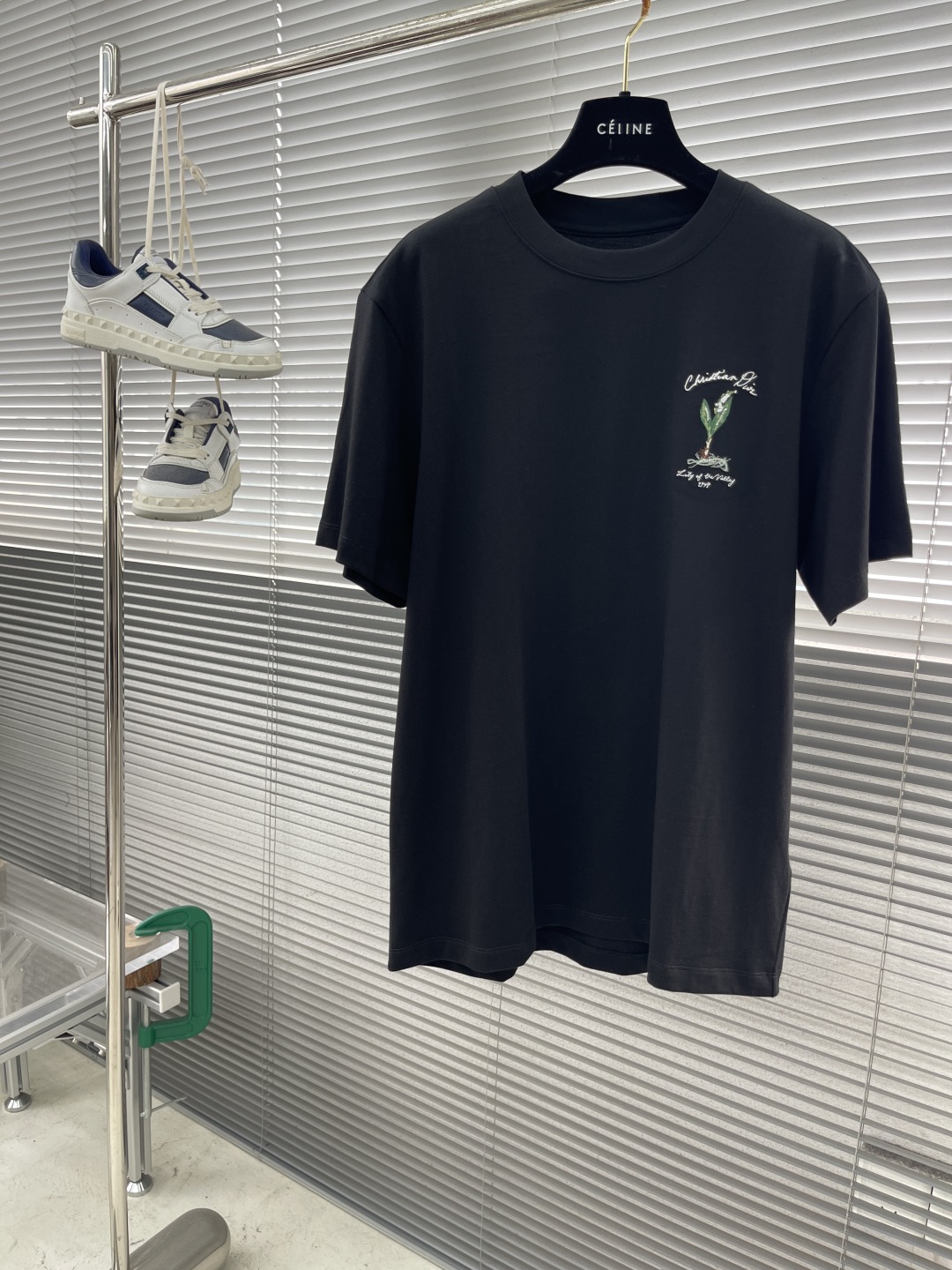 Dior 25SS Round Neck T-Shirt - Embroidered Detail, Soft Cotton, and Modern Fit 1 cmp i1746698951752 5492 0 5