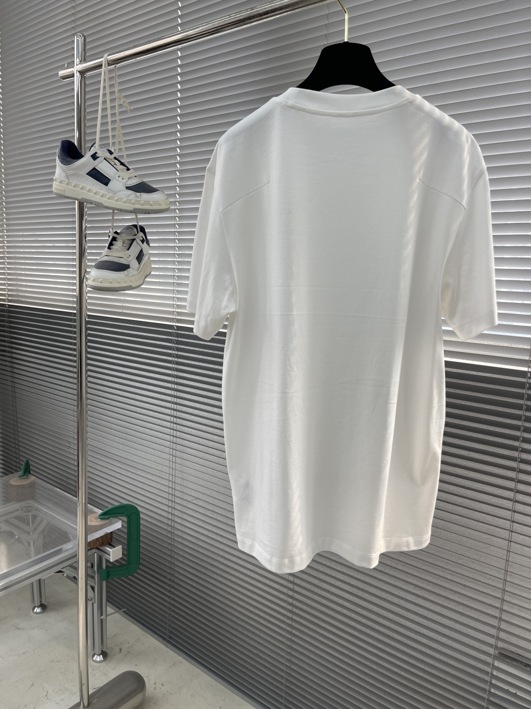 Dior 25SS White Cotton T-Shirt with Embroidered Graphic - Casual Style 8 cmp i1746698964315 3113 0 7