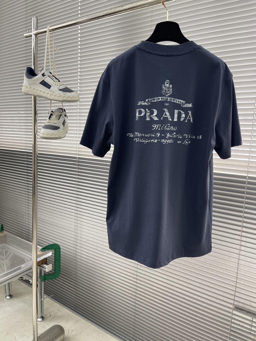 Prada Early Spring 2025 Vintage Hand-Painted Cotton Tee with Distressed Edges 9 cmp i1746699395392 1365 0 8