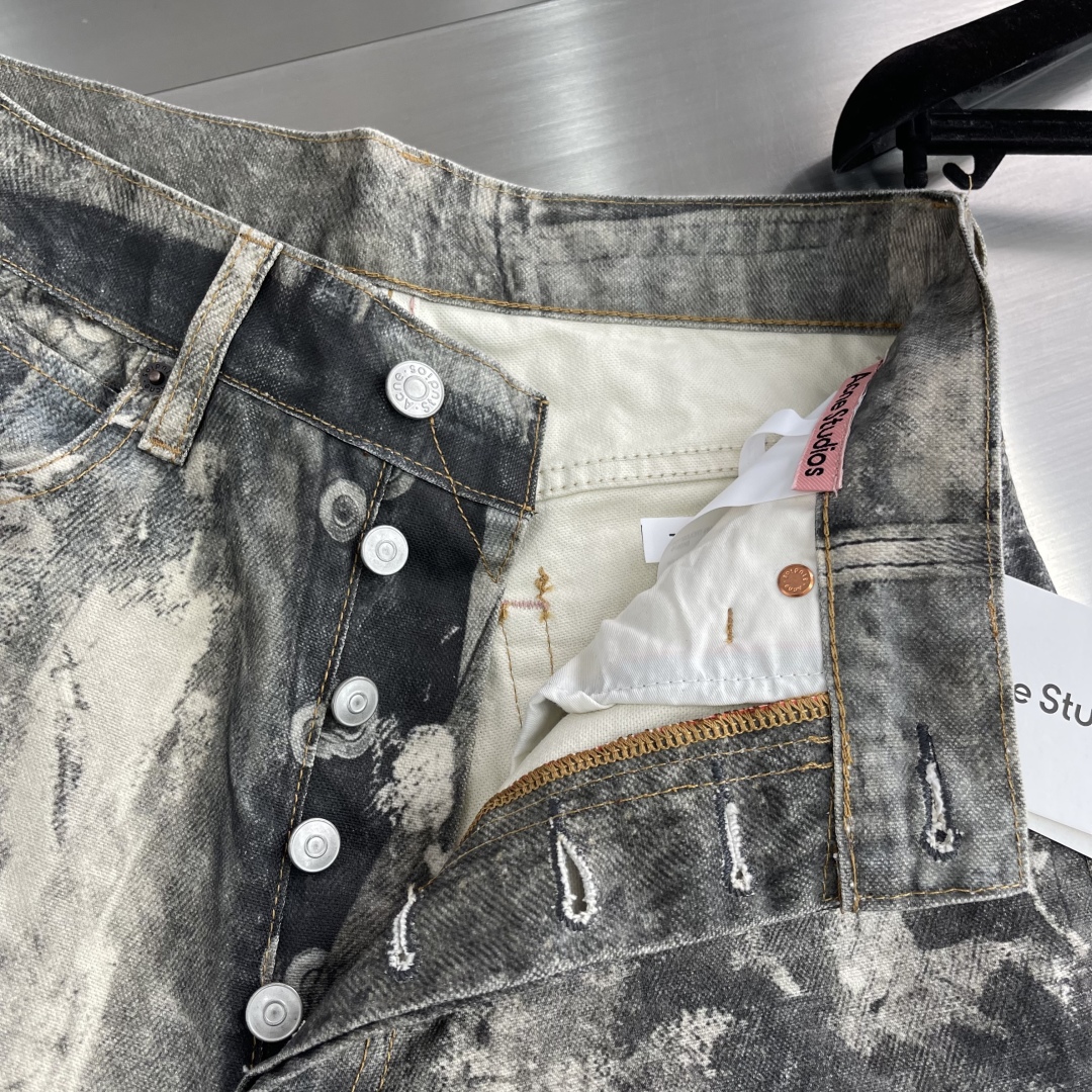 Acne Studios 1981 Cut Loose Jeans with Trompe L'Oeil Print 4 cmp i1746784322164 8340 0 3