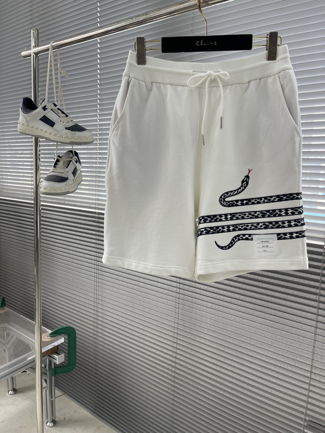 Stylish White Shorts with Snake Embroidery, Comfortable Fit for Men and Women