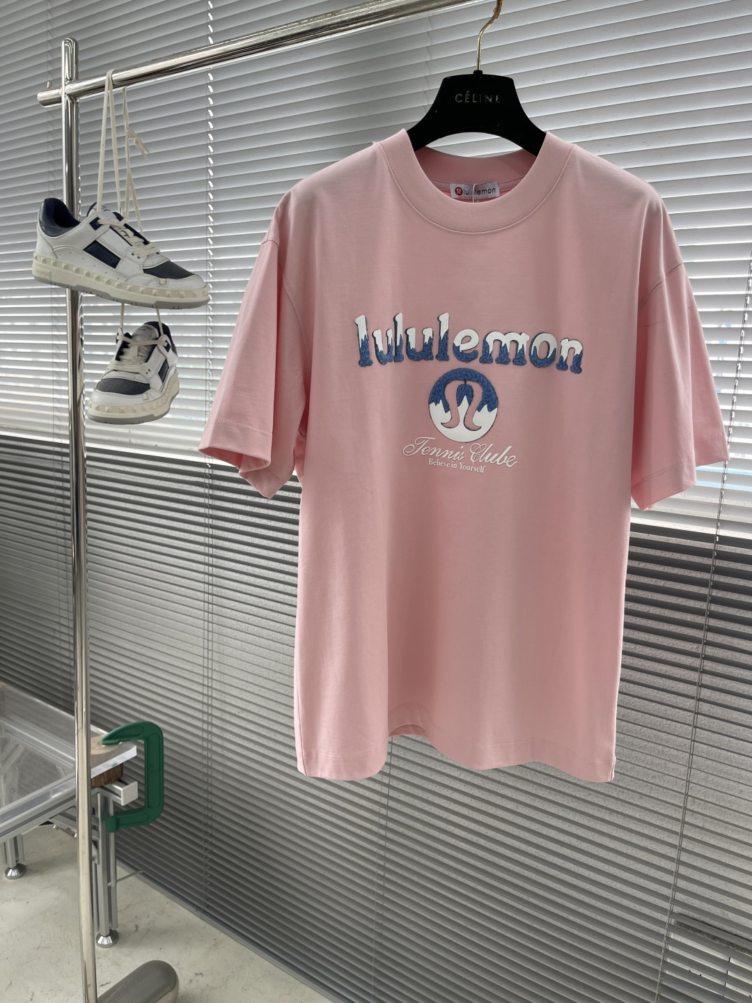 NO:412611,-lululemon 320g round neck short-sleeved T-shirt LOGO flocking logo Official synchronization 1:1 original mold opening Fashion personality versatile trend Pure original quality Original washing fabric Tag Collar label Washing wheat Three-mark complete Size (S-3XL), T-shirt,tees, t-shirt,alexander wang19860909-lululemon 320克圆领短袖T恤 LOGO植绒标识 官方同步 1:1原版开模 时尚个性 百搭潮流 纯原品质 原版洗水面料 吊牌 领标 水洗麦 三标齐全 尺码（S-3XL）,,T-shirt,tees，t-shirt,alexander wang,Men's clothing