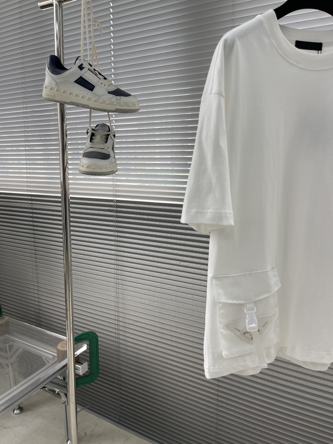 Prada White Cotton T-Shirt with Triangle Logo Pocket - Stylish and Comfortable 2 cmp i1746952205058 836 0 6