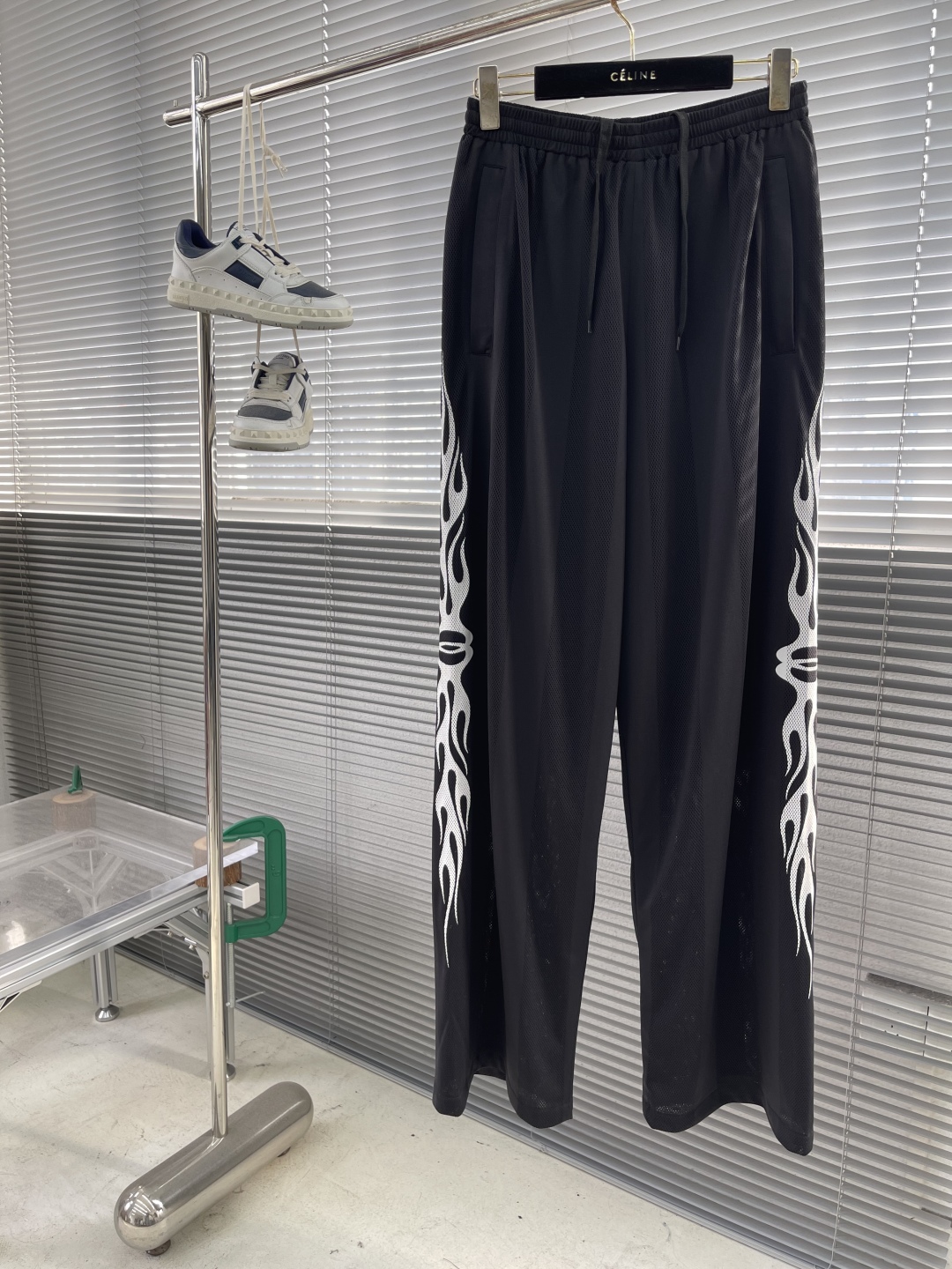 Flame Print Elastic Waist Casual Pants Regular Fit Black For Men