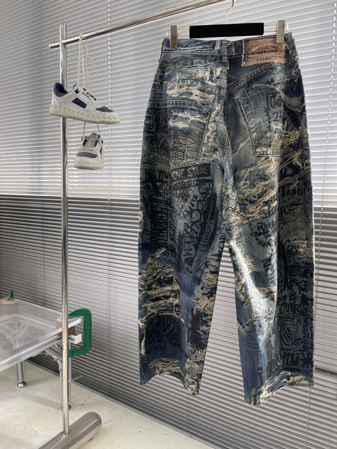 Acne Studios 25SS Trompe L'Oeil Torn Scribble Print, Wide Leg Denim Jeans 8 cmp i1746955344459 3823 0 7