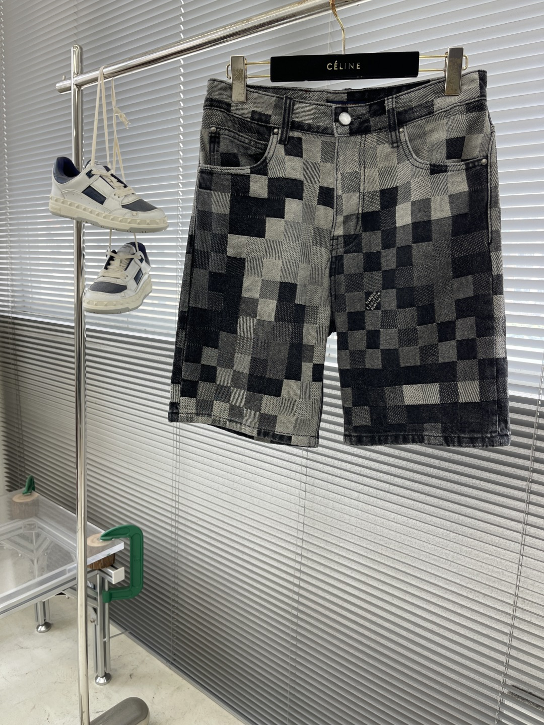 -驴牌   25ss新款牛仔短裤
经典棋盘格元素，老花皮牌

采用...