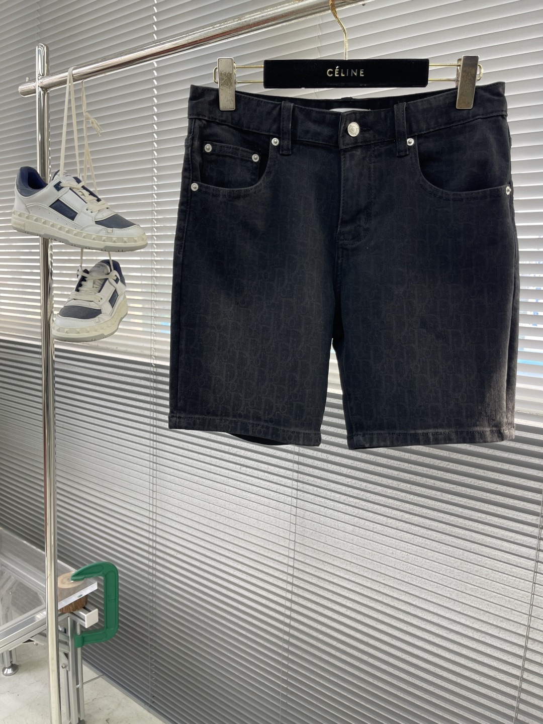 -DIO  25ss春夏新款满印牛仔短裤
超级有范儿的一款满印老花...