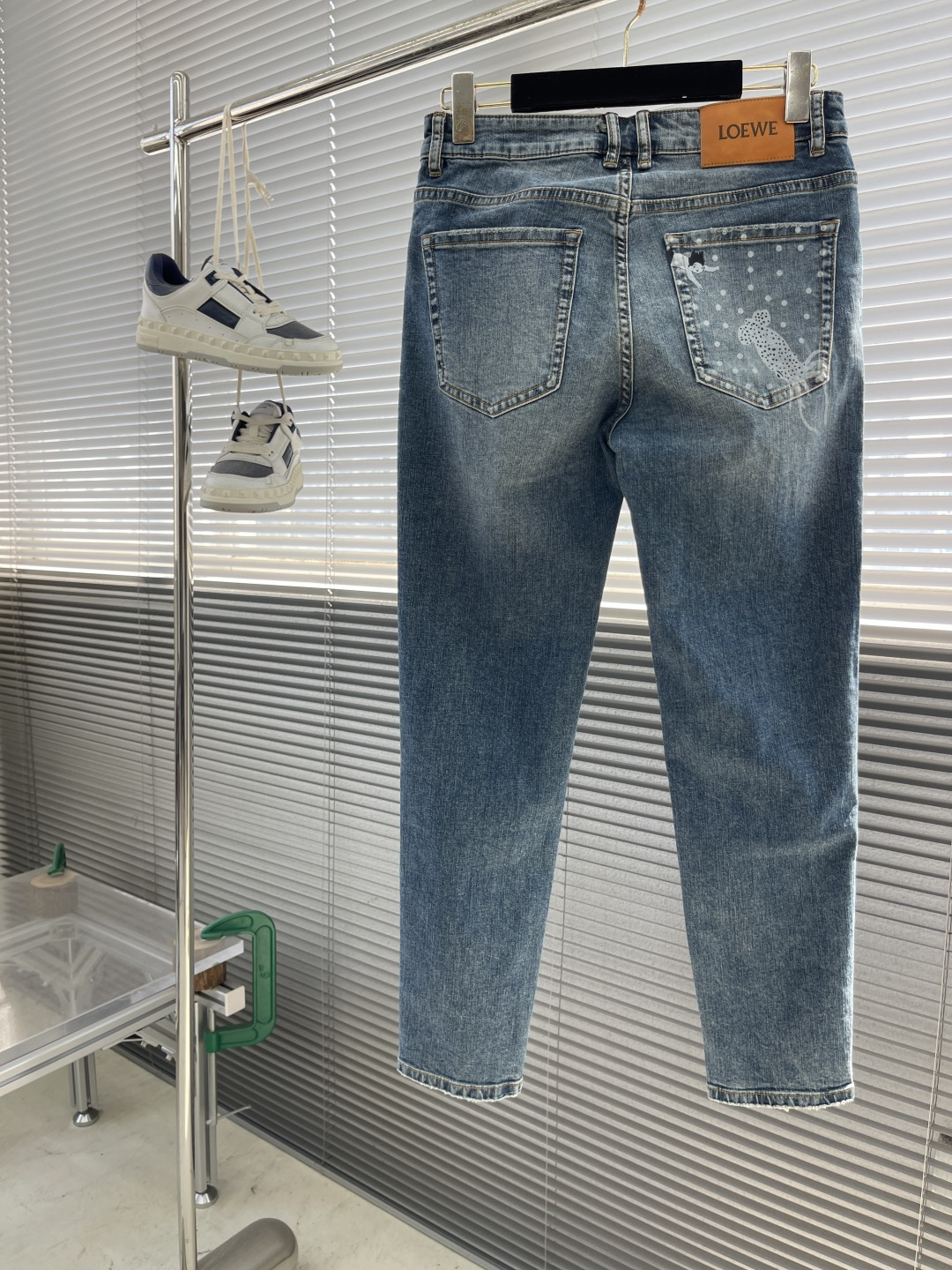 LOEW  牛仔长裤服装 3