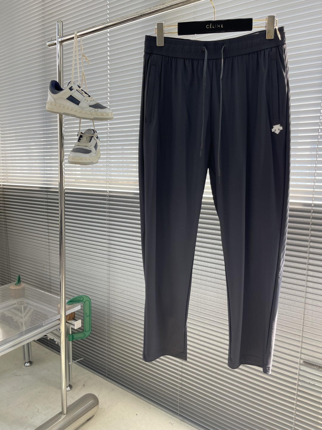 -迪桑特 25ss冰丝速干长裤子采用冰丝无痕面料制成，动感冰丝防晒抗菌专柜同步！外贸公司订单渠道！一款简