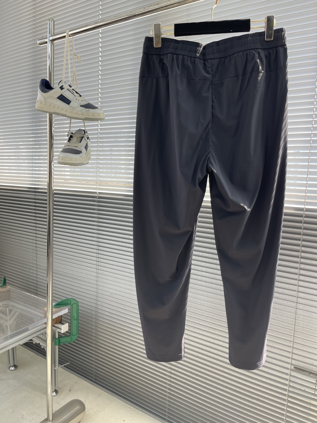 -迪桑特 25ss冰丝速干长裤子采用冰丝无痕面料制成，动感冰丝防晒抗菌专柜同步！外贸公司订单渠道！一款简