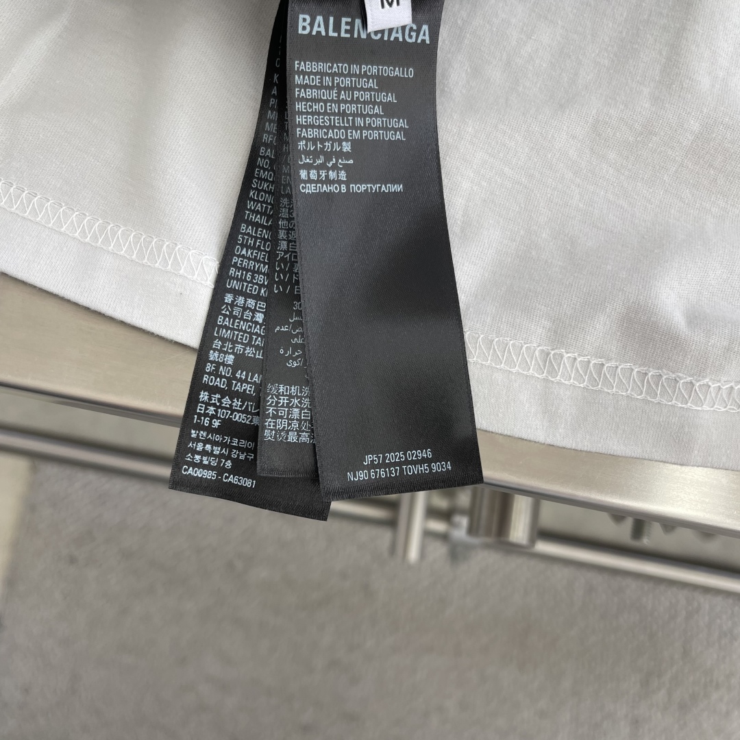 Balenciaga 25SS Airport Tag Distressed White Jersey Knit Medium Fit T-Shirt 7 cmp i1747054452519 6171 0 3