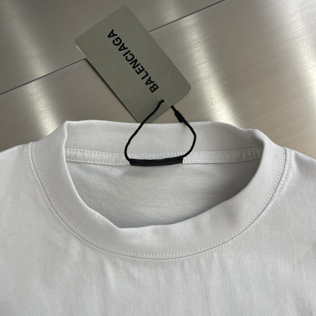 Balenciaga 25SS Airport Tag Distressed White Jersey Knit Medium Fit T-Shirt 3 cmp i1747054452557 6325 0 0