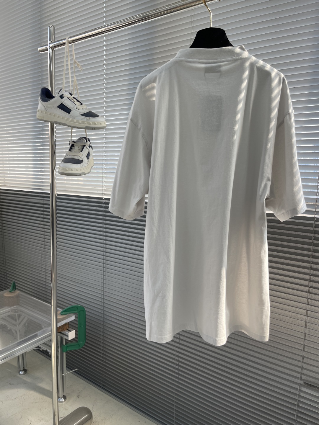 Balenciaga 25SS Airport Tag Distressed White Jersey Knit Medium Fit T-Shirt 8 cmp i1747057292664 3713 0 7