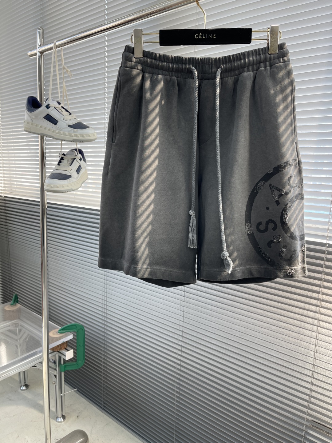 Acne Studio 25SS Spring Summer Shorts: 3D Burning Flowers, Cosmopolitan Design, Pure Cotton. - 图片 1