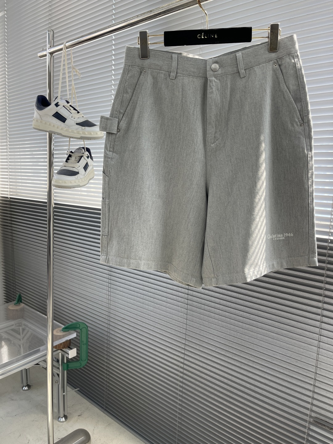 NO:917073,/1 piece 1/2 pieces (all sizes) -Dio 26ss spring and summer series denim shorts, size M-4XL, straight casual pants, craft denim color with retro style, small embroidery on the front, side workwear design, very handsome,, dior, shorts,19860909/1件 1/2件（齐码） -Dio 26ss春夏系列牛仔短裤 尺码 M-4XL 版型 直筒休闲裤 工艺牛仔颜色做复古风格 前幅小刺绣 侧边工装设计 非常帅气的一款,,dior,shorts,,Men's clothing