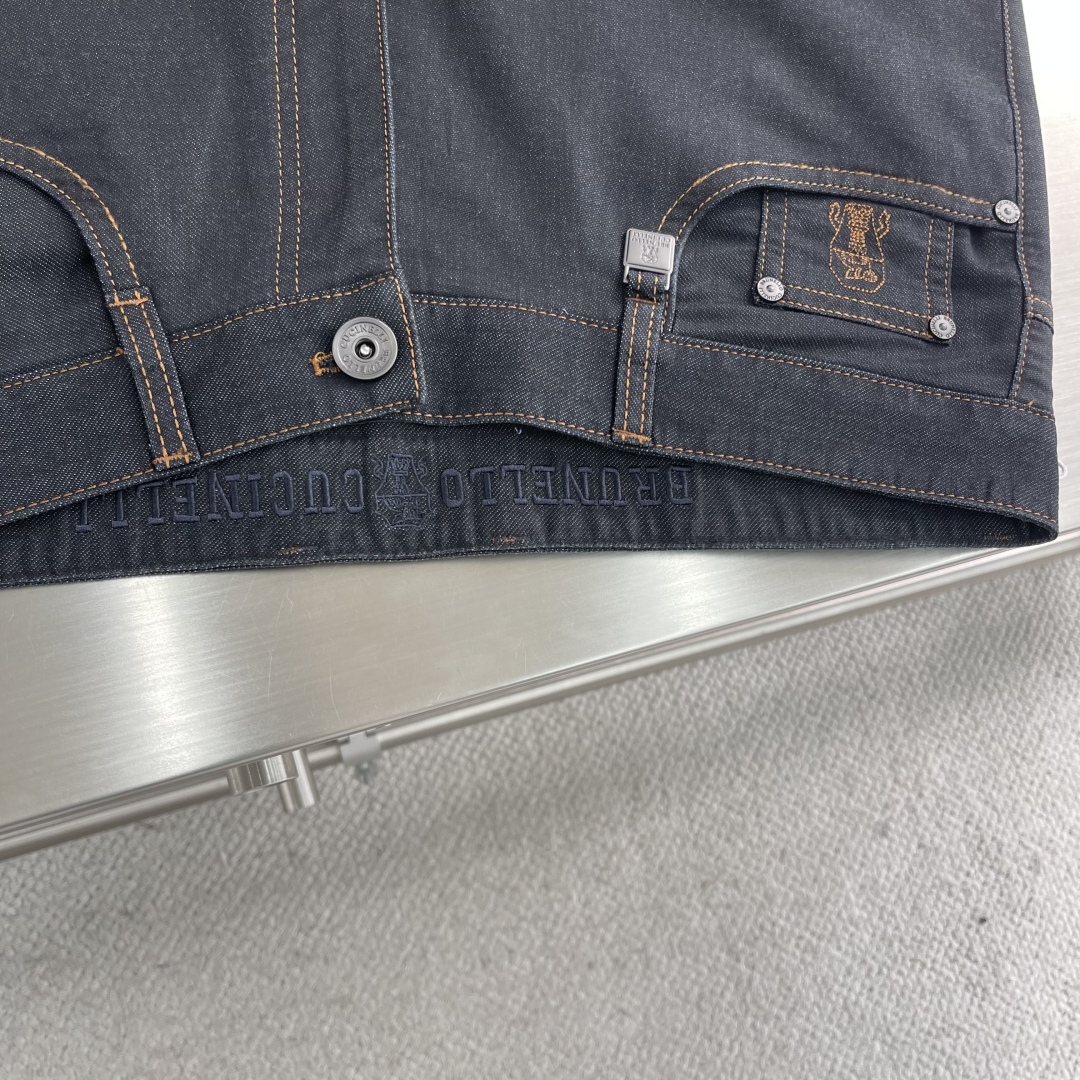 High Fashion Cowboy Fabric Deep Blue Wash Jeans with Super-Fine Comfort and Unique Hand-Painted Details. - 图片 6