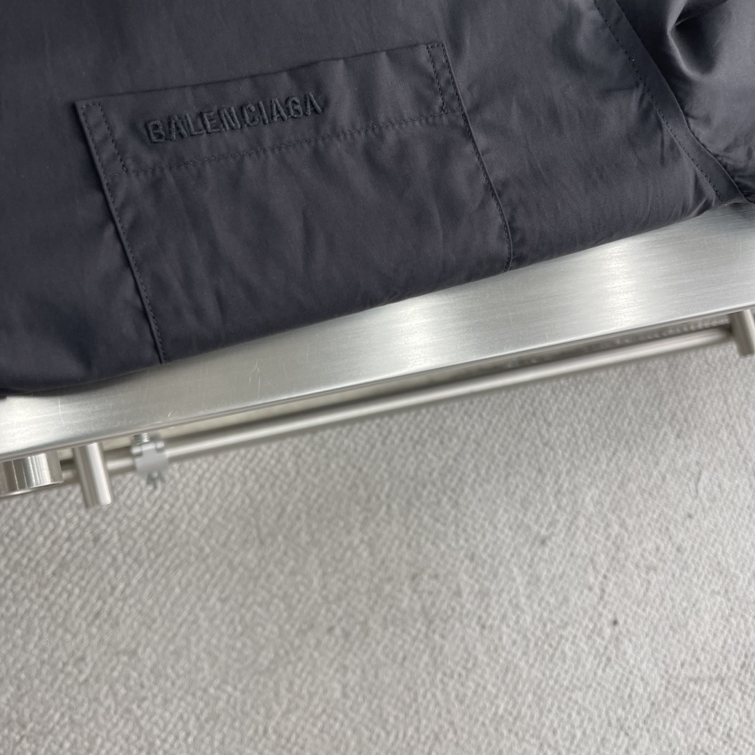 Balenciaga  衬衫服装 4