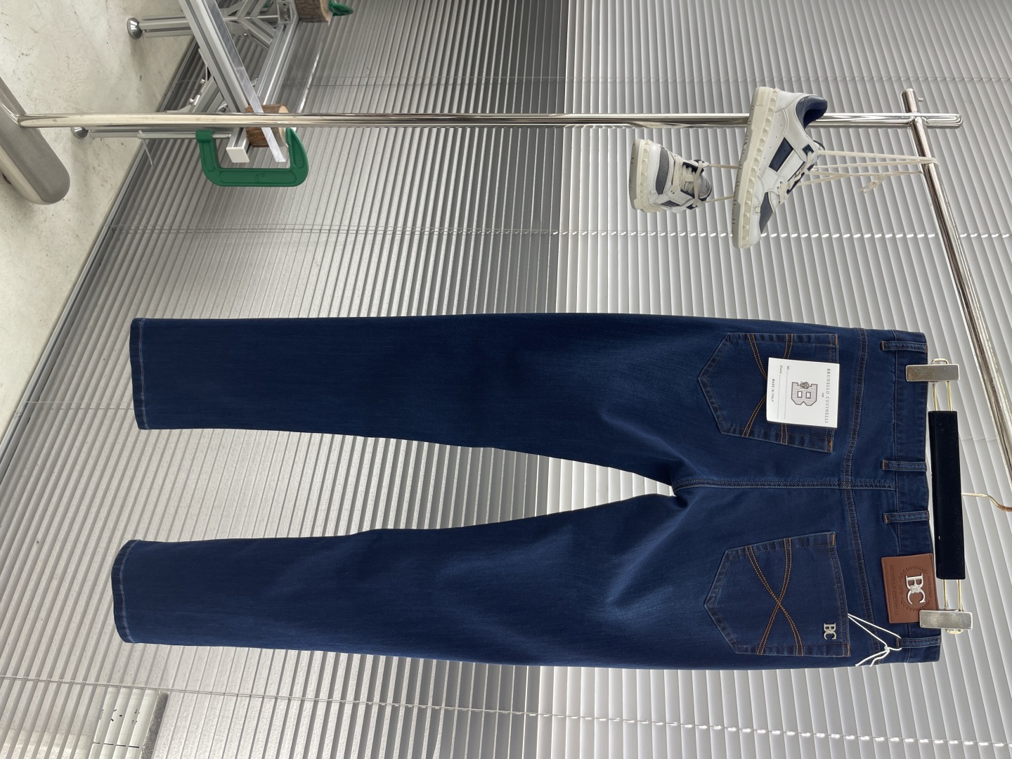 High Fashion Cowboy Jeans: Super Fine Fabric, Comfortable Fit, Hand-Painted Details. - 图片 2