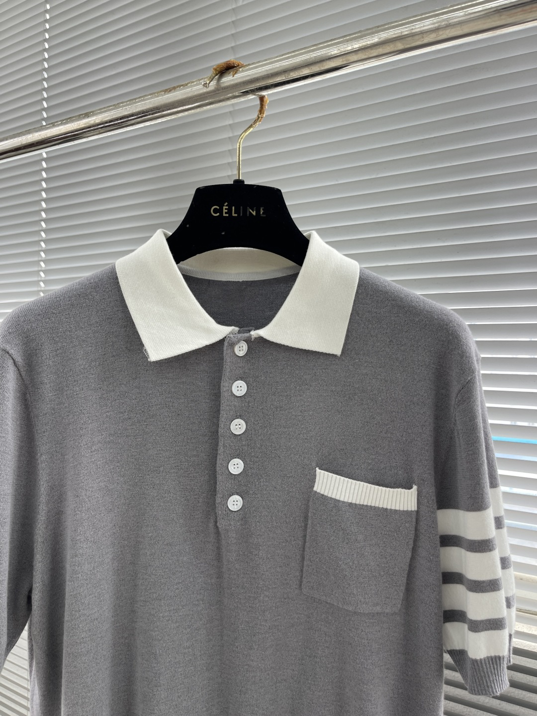 -TB 后背小狗针织Polo短袖！传承TB出位的剪裁。精选面料，修饰身型围度，面料纹路精美细致，柔软舒适