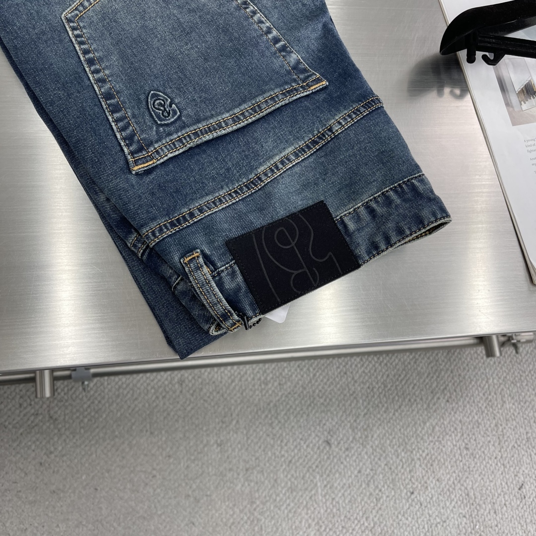 

-BBR   2025ss春夏新款修身牛仔裤 完美洗水工艺 定制顶级五金logo 独家定制微弹面料 