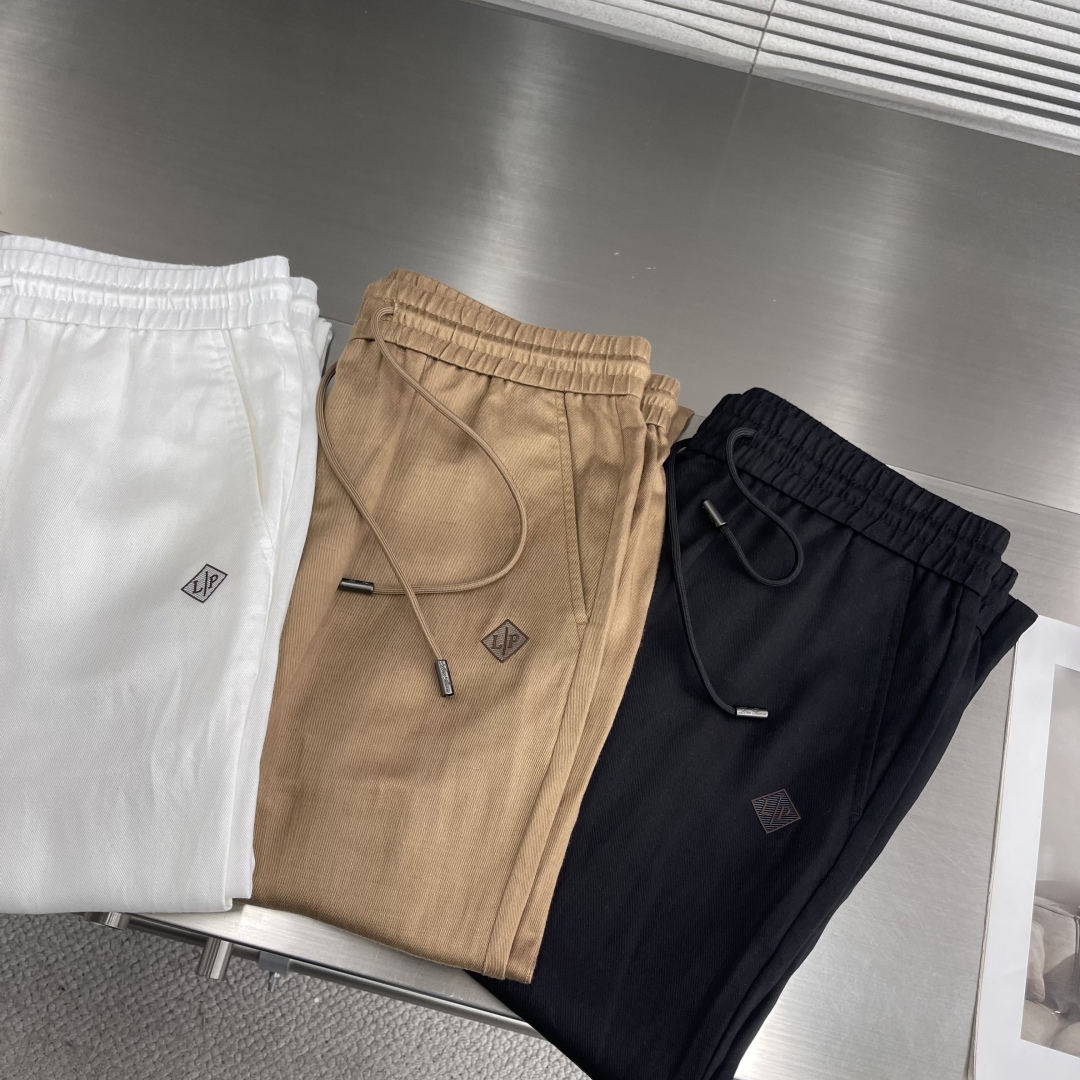 。🔅

-Loro Piana   25春夏新款亚麻混纺面料休闲裤，高端精英男士必备极简都市直筒长裤。意