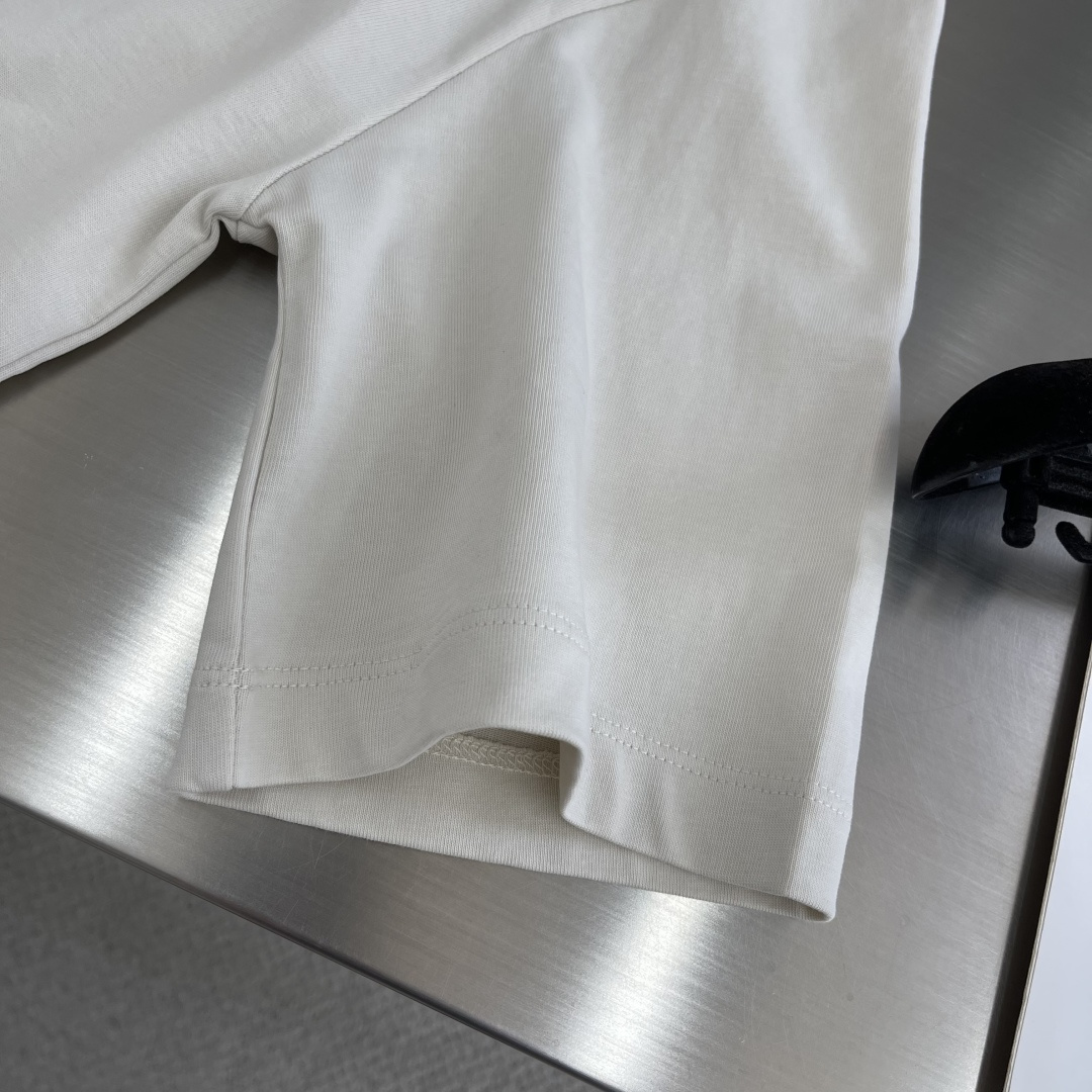 -Maison Margiela 未完成刺绣印花短袖定制高密柔绒单面针织料 柔软细腻 舒适贴肤 柔和的杏
