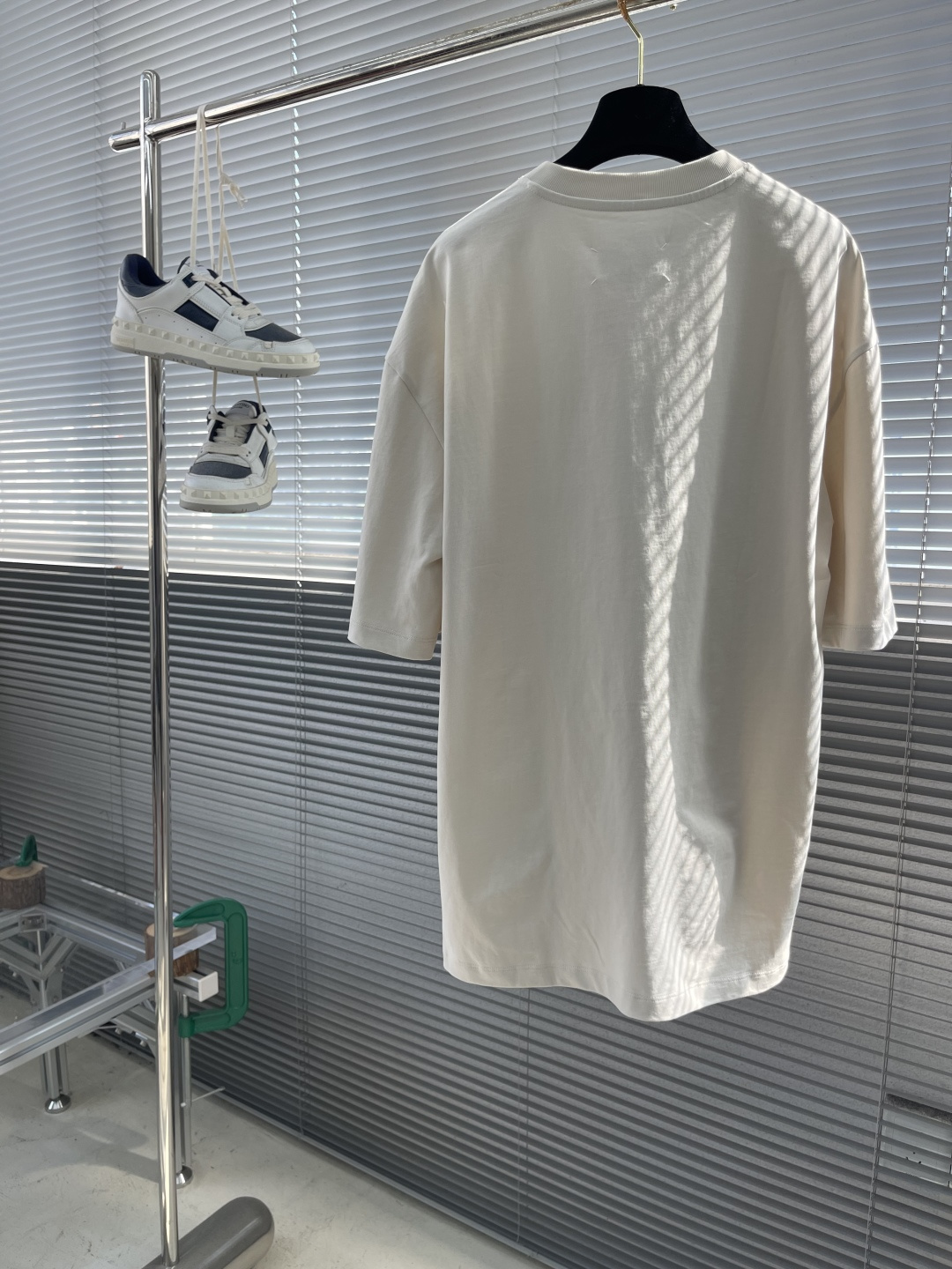 -Maison Margiela 未完成刺绣印花短袖定制高密柔绒单面针织料 柔软细腻 舒适贴肤 柔和的杏