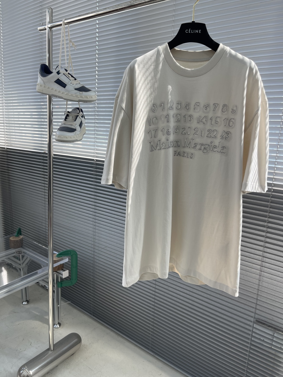 -Maison Margiela 未完成刺绣印花短袖定制高密柔绒单面针织料 柔软细腻 舒适贴肤 柔和的杏