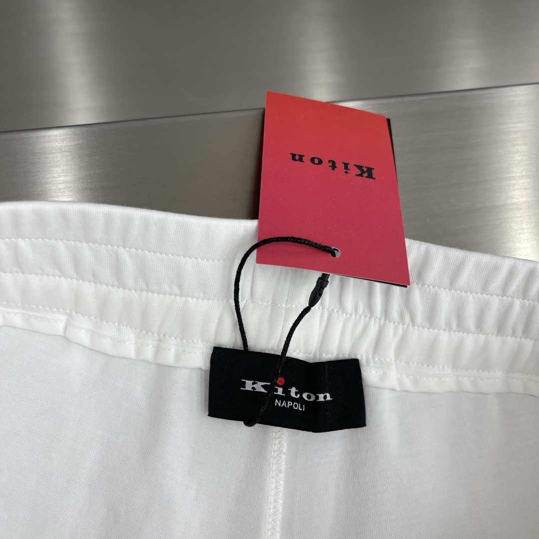 
。
-Kiton   2025春夏新款男士时尚休闲抽绳百搭纯棉休闲裤卫裤慢跑裤。被誉为时装手工界的典范