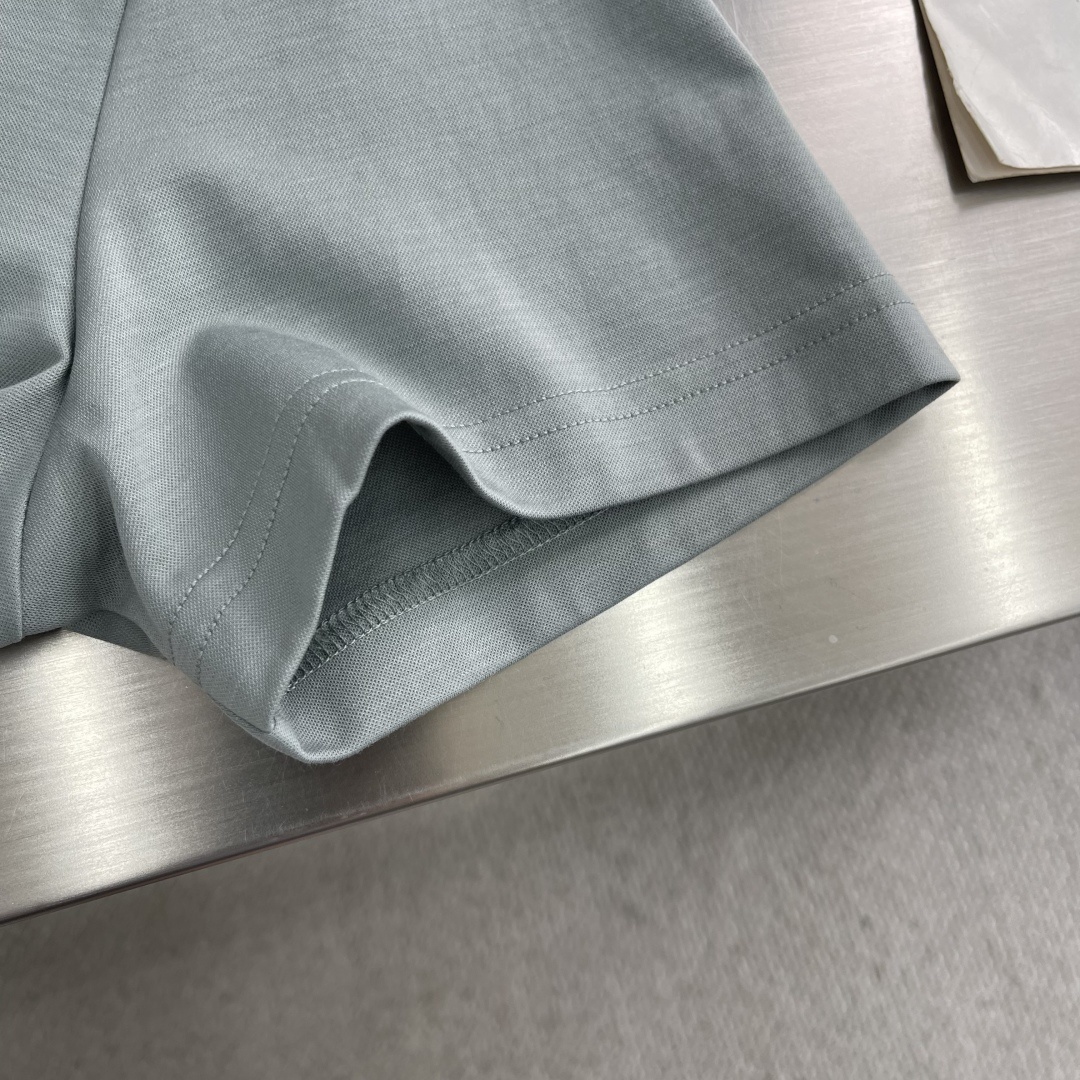 。
-KITON 25SS春夏新款莫代尔棉质混纺圆领短Tee,男士立体刺绣标识基础休闲短袖T恤衫!贸