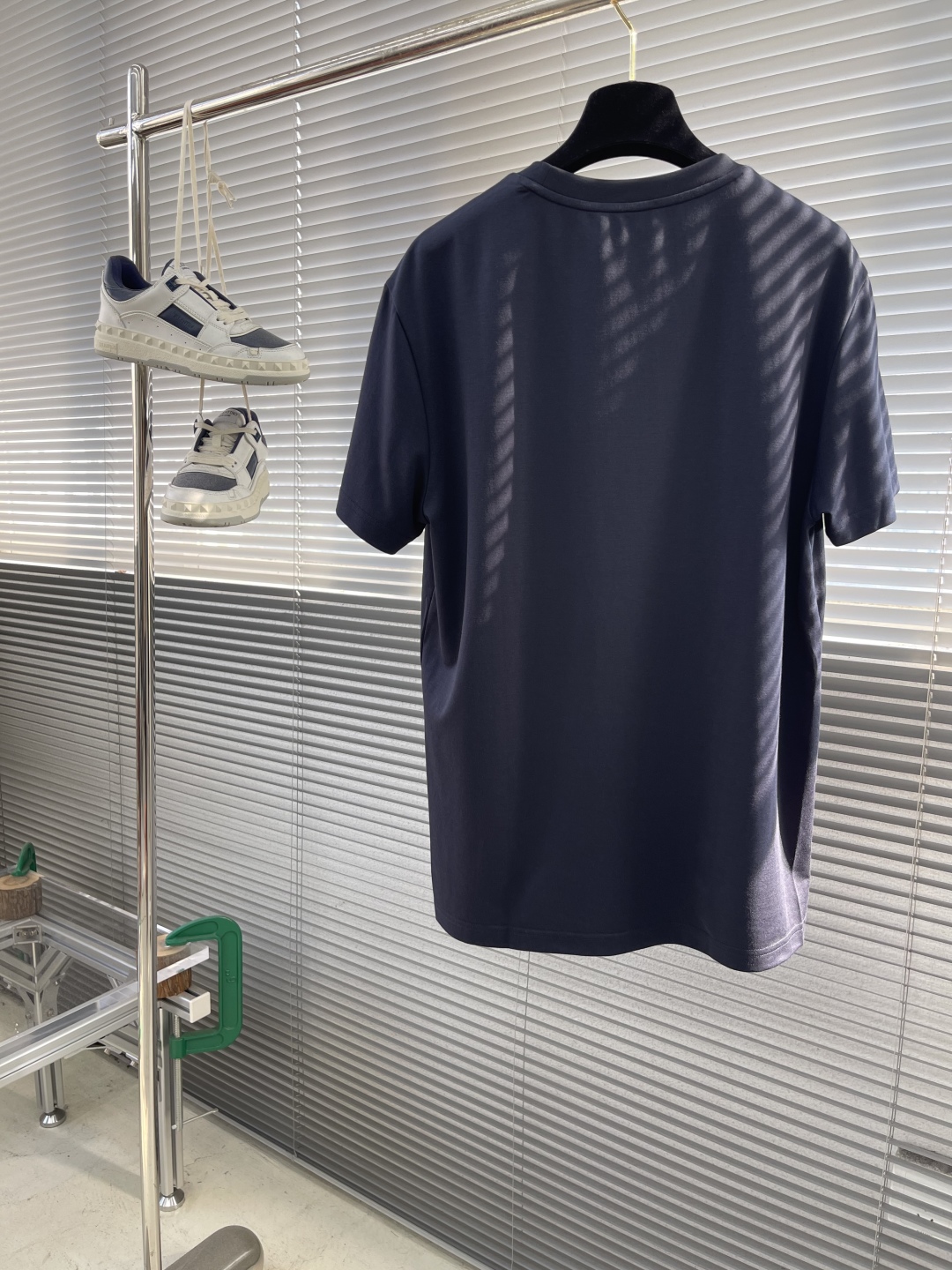 。

-KITON   25SS春夏新款莫代尔棉质混纺圆领短Tee，男士立体刺绣标识基础休闲短袖T恤衫！