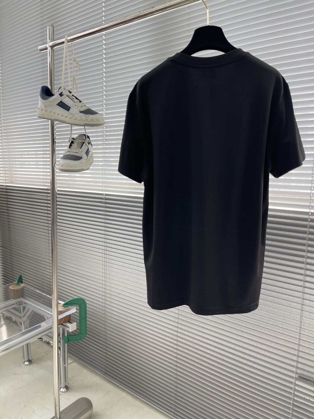 。
-KITON 25SS春夏新款莫代尔棉质混纺圆领短Tee,男士立体刺绣标识基础休闲短袖T恤衫!贸