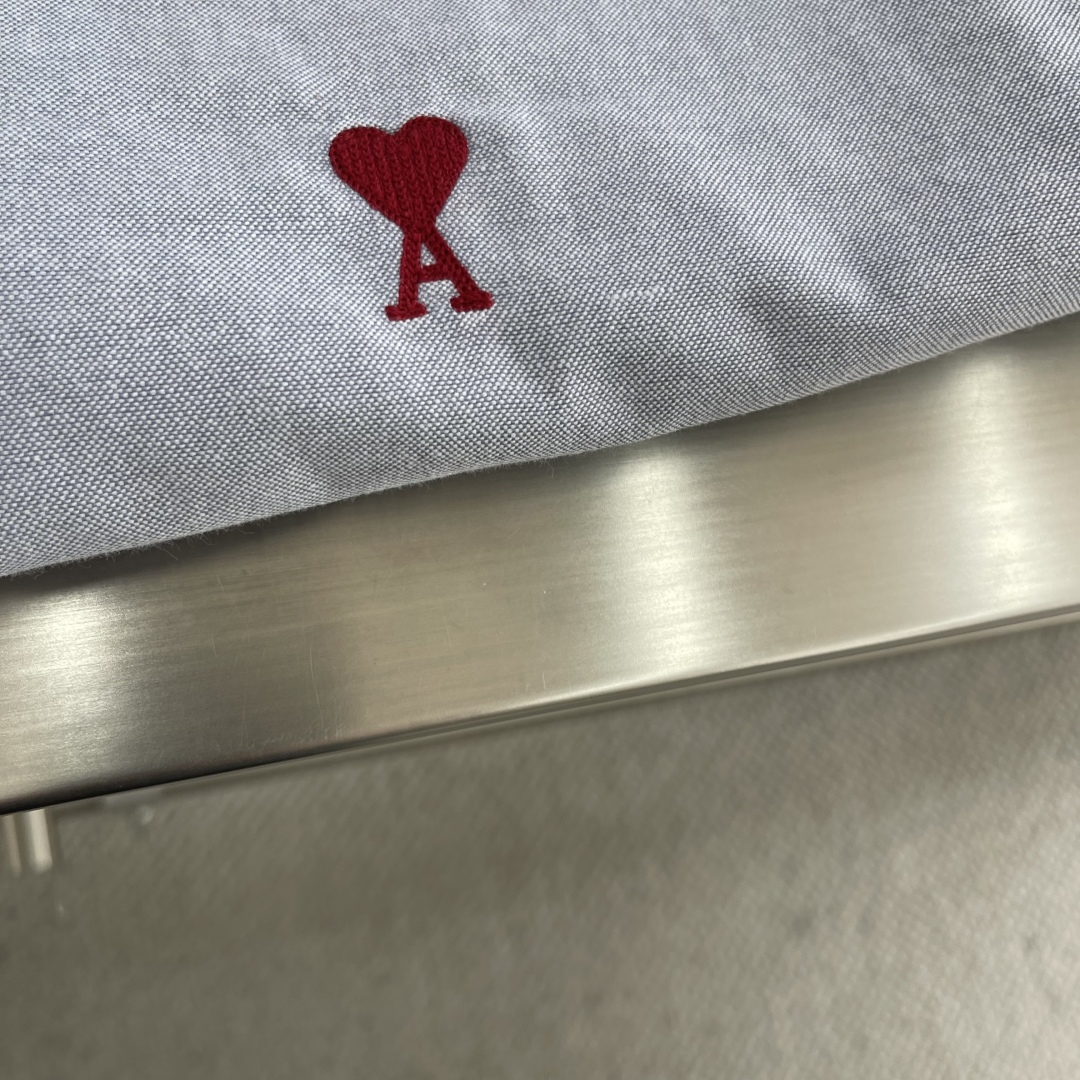 Ami Paris Box Shirt: Luxurious, Comfortable, Elegant, Customized Embroidery, Durable Fabric, Various Sizes. - 图片 4