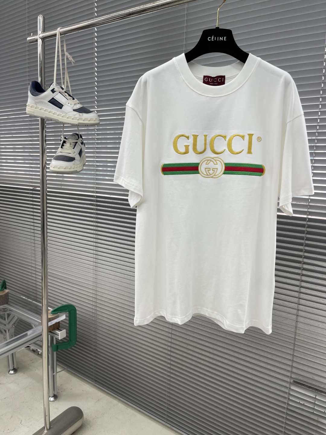 

-GUCC   2025SS春夏新品时尚绣花短TEE，胸前GG字母刺绣，辨识度极高，客供高支纯棉打造