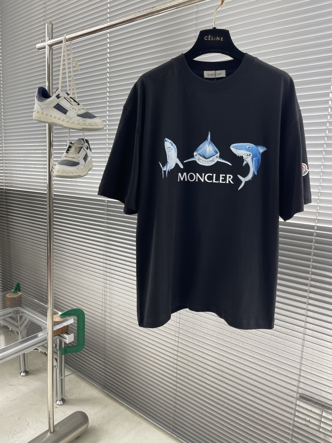 NO:444046,-mon New original single men's casual base short-sleeved T-shirt!  Fashionable and versatile loose style, imported double-strand pure cotton fabric, threaded cuffs, neckline hem, super soft and delicate, skin-friendly and comfortable to wear, high-end boutique, OEM fine-made, very good for men's essential items, three standards complete. Size M-XXL, maximum size can be worn about 200 catties, T-shirt,tees, t-shirt,alexander wang19860909-mon 新款原单男士休闲打底短袖T恤！时尚百搭爆款宽松版型 进口双股纯棉面料 螺纹袖口.领口衣摆 手感超柔软细腻 穿着亲肤舒适 高端精品 代工厂精细做上身非常赞 男士必备单品 三标齐全. 尺码M-XXL 最大码可穿200斤左右,,T-shirt,tees，t-shirt,alexander wang,Men's clothing