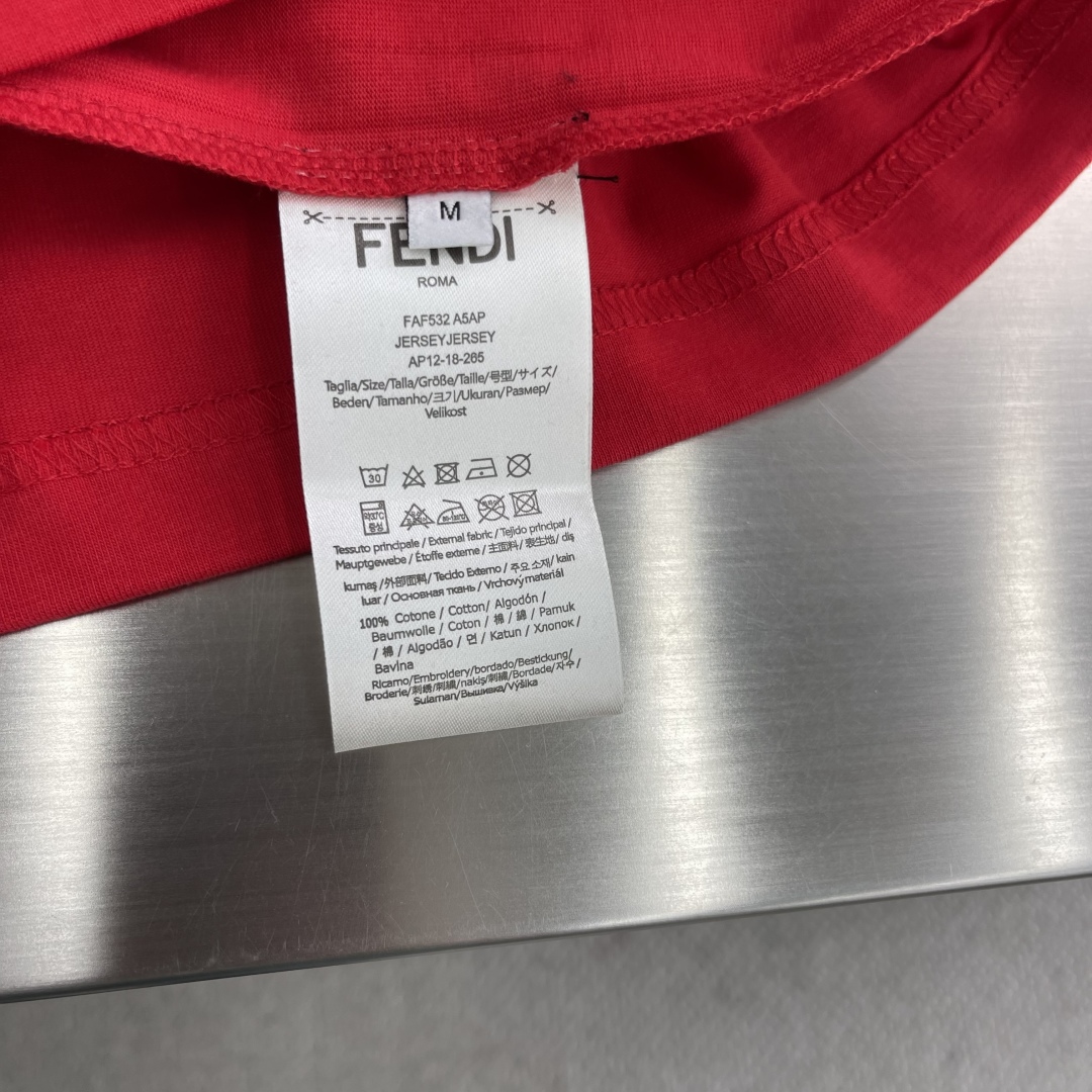 

-FEND  2025新款硅胶小怪物眼睛T恤 小怪兽的眼睛部分采用了硅胶工艺 立体饱满 增加了趣味性