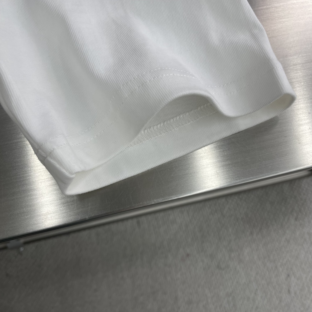 

-FEND  2025新款硅胶小怪物眼睛T恤 小怪兽的眼睛部分采用了硅胶工艺 立体饱满 增加了趣味性