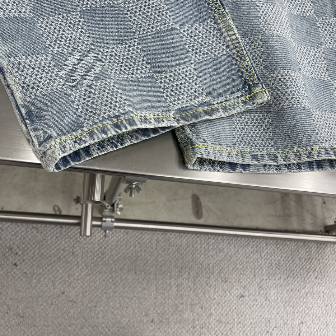 P770 Jeans: Classic Grid Pattern with Three-D Pick-Up Techniques, Sand Washed for Vintage Look - 图片 7