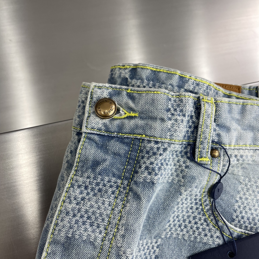 P770 Jeans: Classic Grid Pattern with Three-D Pick-Up Techniques, Sand Washed for Vintage Look - 图片 3