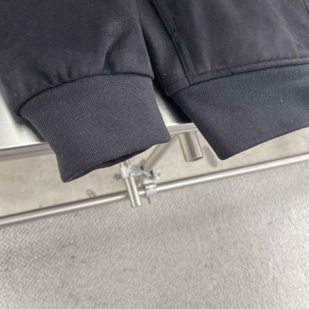 -驴牌 25ss四叶草彩钻烫钻棒球夹克原版42,000购入开发，定制羊毛混纺新疆长绒棉面料。领口螺纹采用