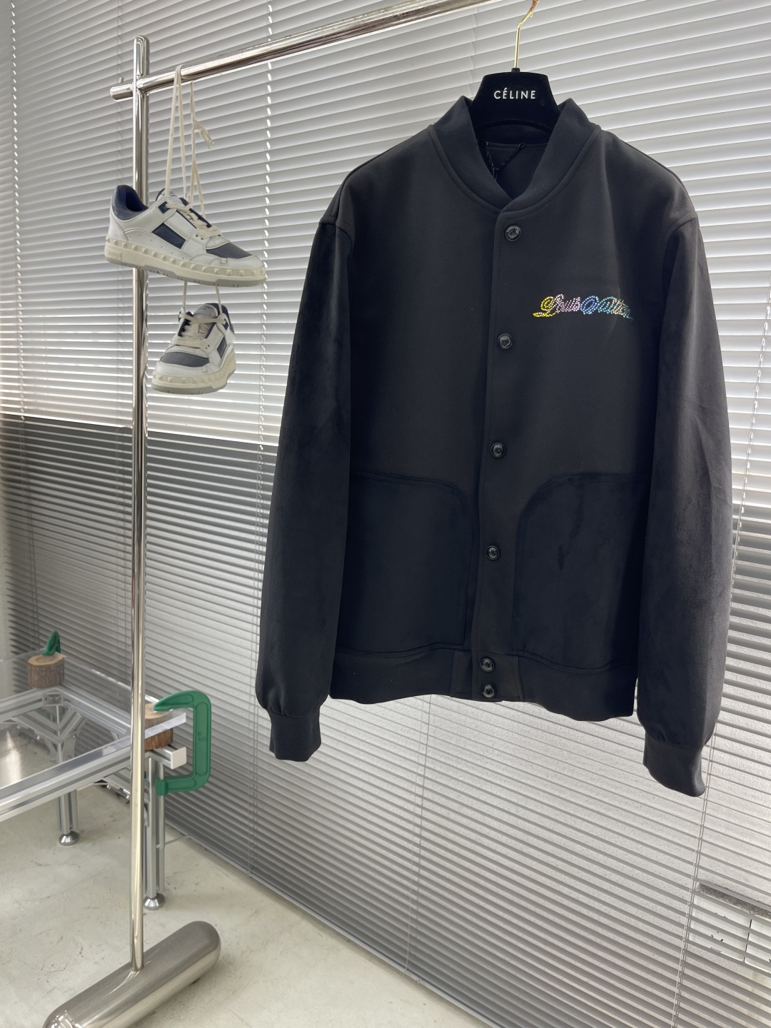 -驴牌 25ss四叶草彩钻烫钻棒球夹克原版42,000购入开发，定制羊毛混纺新疆长绒棉面料。领口螺纹采用