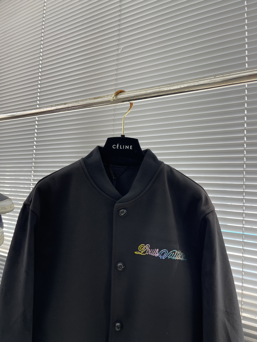 -驴牌 25ss四叶草彩钻烫钻棒球夹克原版42,000购入开发，定制羊毛混纺新疆长绒棉面料。领口螺纹采用