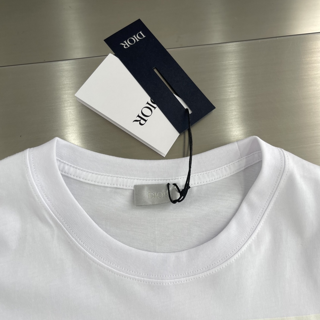 Dio Héritage T-shirt: 1980s-Inspired Men’s Fashion with Black Cotton and Striped Knitting - 图片 3