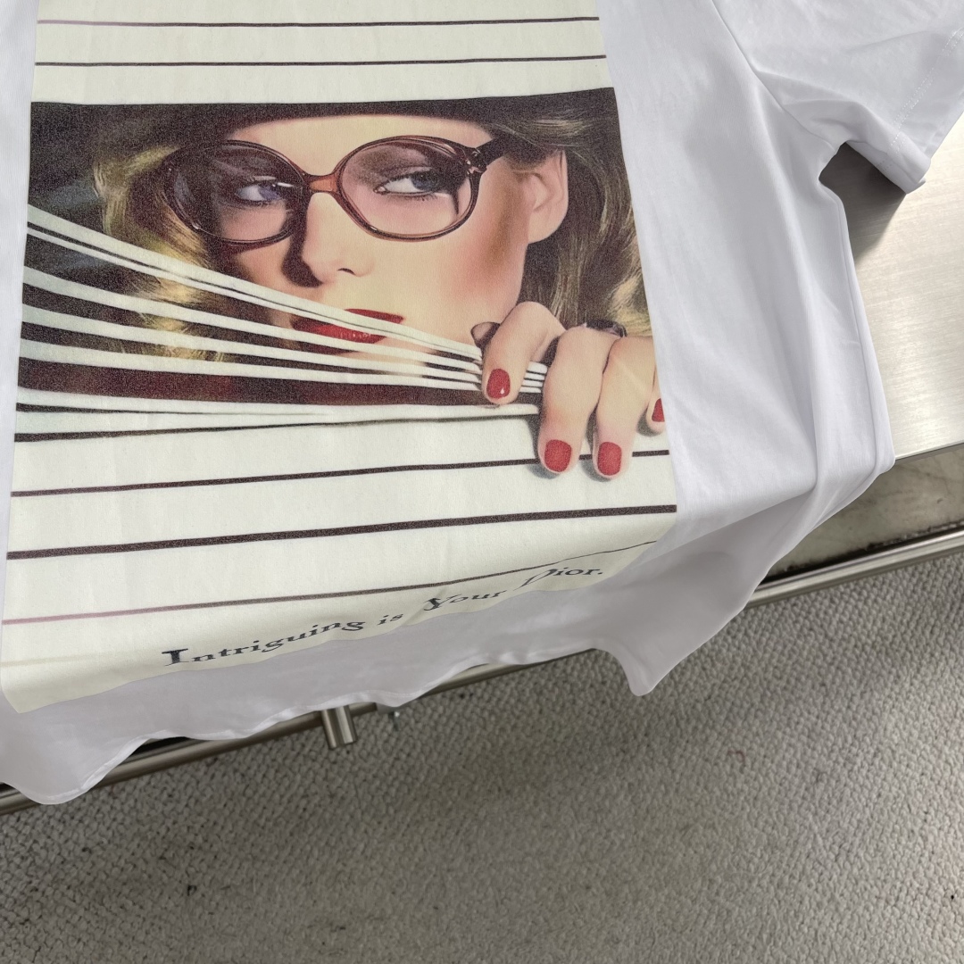 Dio Héritage T-shirt: 1980s-Inspired Men’s Fashion with Black Cotton and Striped Knitting - 图片 4
