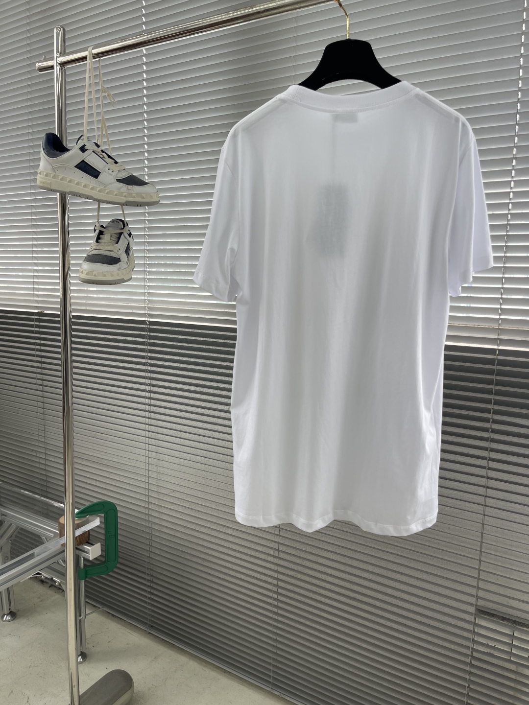 Dio Héritage T-shirt: 1980s-Inspired Men’s Fashion with Black Cotton and Striped Knitting - 图片 8