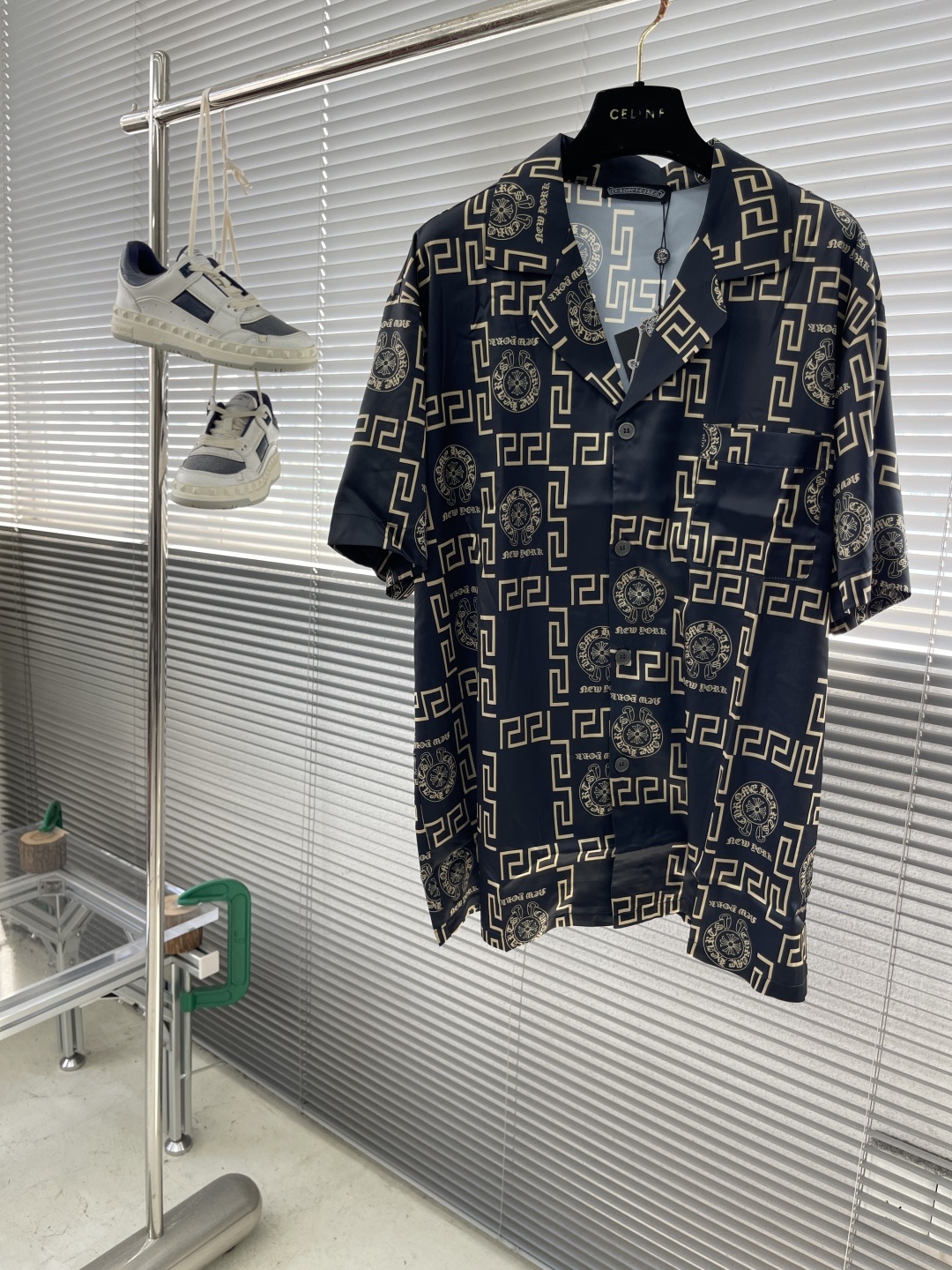 整套。
-Versac 25夏季最新限定独家系列 经典logo康丽数码印花.可居家与休闲外穿. 潮流