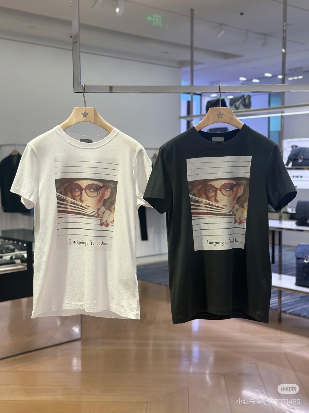 
        Dior25ss新款 Dio Héritage T 恤是二零二五秋季男装系列新品，灵感