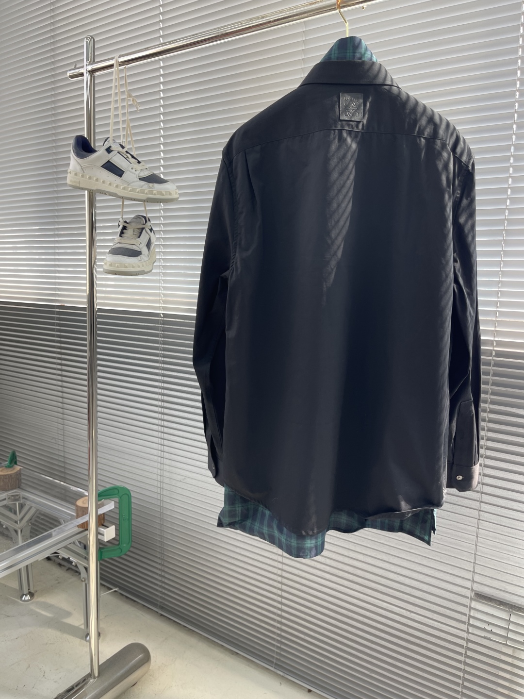 Loewe Anagram Embroidered Zipper Jacket: Precision Tailoring, High-Quality Fabric, Elegant Design - 图片 8