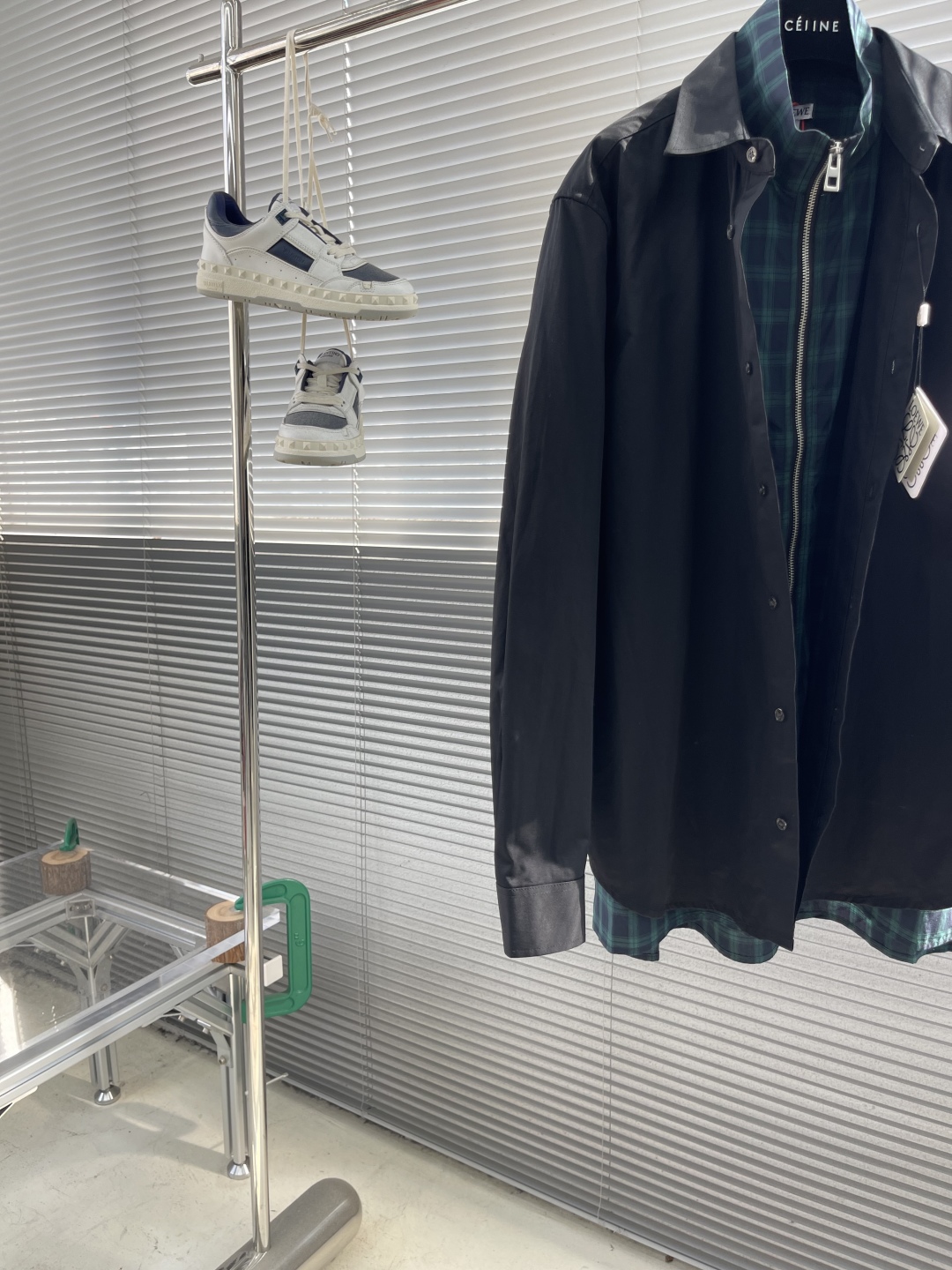 Loewe Anagram Embroidered Zipper Jacket: Precision Tailoring, High-Quality Fabric, Elegant Design - 图片 2